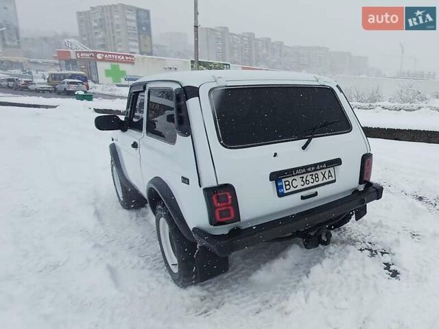 Белый ВАЗ 21214, объемом двигателя 1.69 л и пробегом 113 тыс. км за 4999 $, фото 20 на Automoto.ua