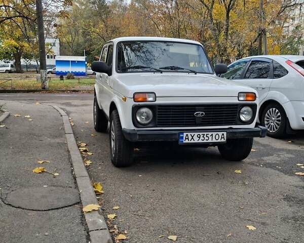 ВАЗ 21214 2012 в Харькове на Automoto.ua Белый ВАЗ 21214, объемом двигателя 1.7 л и пробегом 120 тыс. км за 5600 $, фото 7 на Automoto.ua