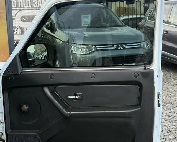 Белый ВАЗ 21214, объемом двигателя 1.7 л и пробегом 113 тыс. км за 4999 $, фото 33 на Automoto.ua