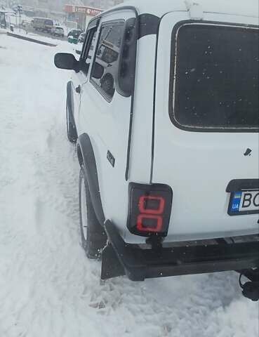 Белый ВАЗ 21214, объемом двигателя 1.69 л и пробегом 113 тыс. км за 4999 $, фото 19 на Automoto.ua