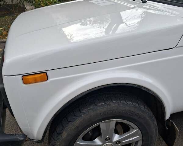 ВАЗ 21214 2012 в Харькове на Automoto.ua Белый ВАЗ 21214, объемом двигателя 1.7 л и пробегом 120 тыс. км за 5600 $, фото 4 на Automoto.ua