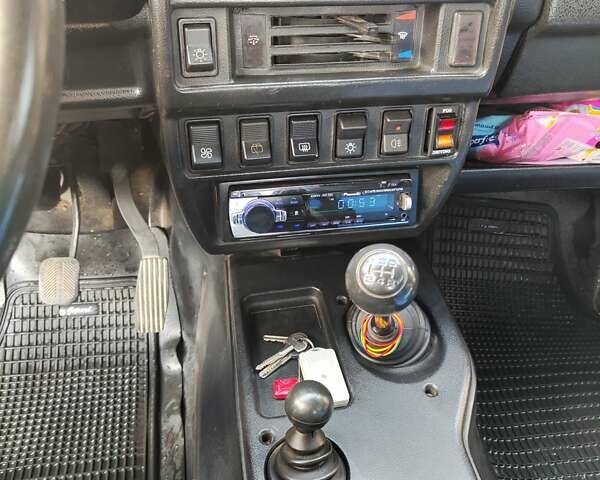 Белый ВАЗ 21214, объемом двигателя 1.69 л и пробегом 150 тыс. км за 5599 $, фото 3 на Automoto.ua