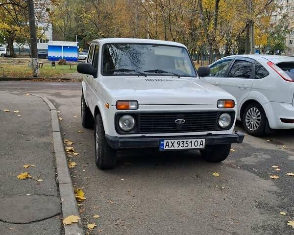 ВАЗ 21214 2012 в Харькове на Automoto.ua Белый ВАЗ 21214, объемом двигателя 1.7 л и пробегом 120 тыс. км за 5600 $, фото 8 на Automoto.ua