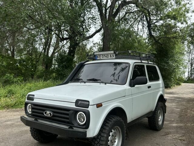 Белый ВАЗ 21214, объемом двигателя 1.7 л и пробегом 270 тыс. км за 4799 $, фото 1 на Automoto.ua