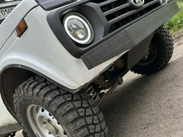 Белый ВАЗ 21214, объемом двигателя 1.7 л и пробегом 270 тыс. км за 4799 $, фото 14 на Automoto.ua