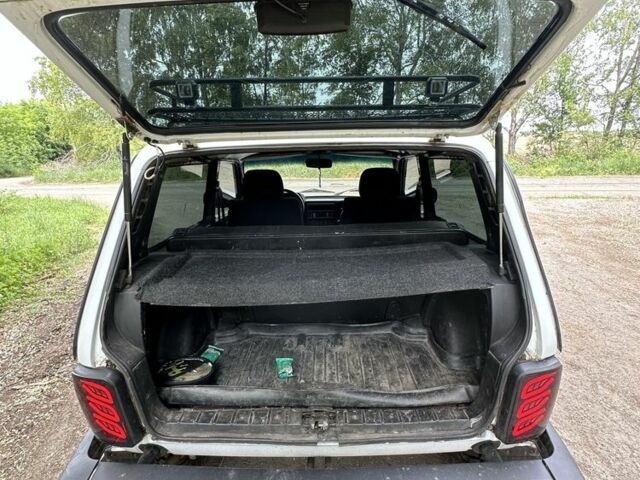 Белый ВАЗ 21214, объемом двигателя 1.7 л и пробегом 270 тыс. км за 4799 $, фото 10 на Automoto.ua