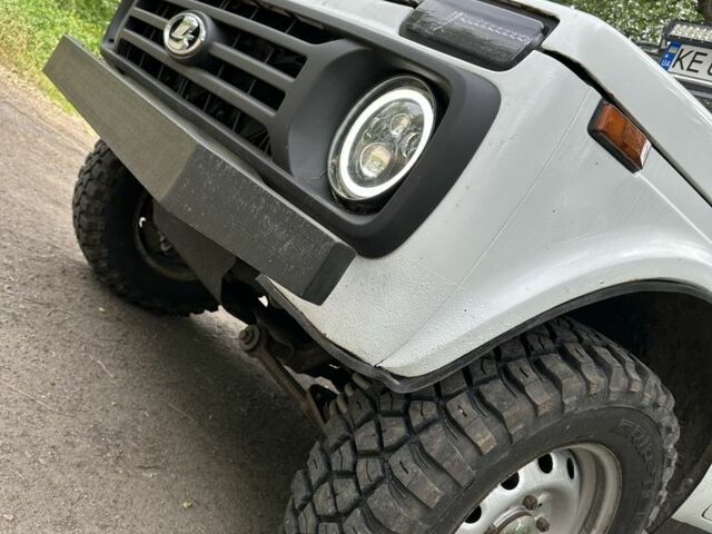 Белый ВАЗ 21214, объемом двигателя 1.7 л и пробегом 270 тыс. км за 4799 $, фото 13 на Automoto.ua