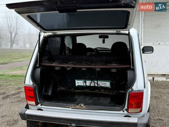 Белый ВАЗ 21214, объемом двигателя 1.7 л и пробегом 87 тыс. км за 6300 $, фото 4 на Automoto.ua