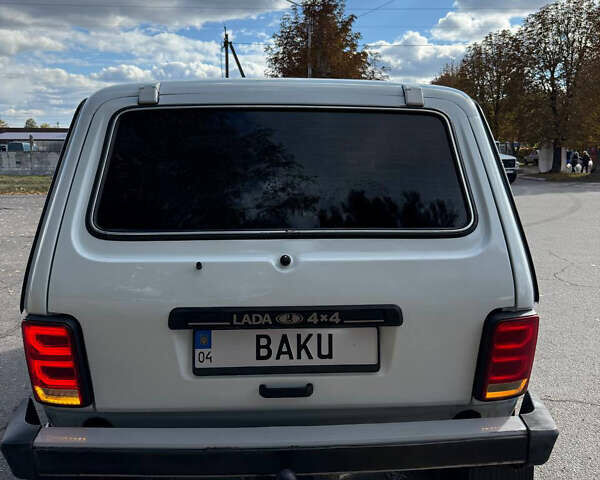 Белый ВАЗ 21214, объемом двигателя 1.7 л и пробегом 87 тыс. км за 6300 $, фото 3 на Automoto.ua