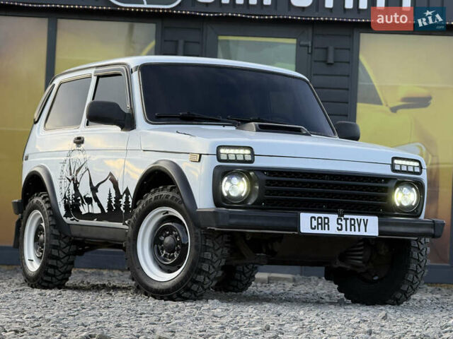 Белый ВАЗ 21214, объемом двигателя 1.7 л и пробегом 113 тыс. км за 4999 $, фото 6 на Automoto.ua