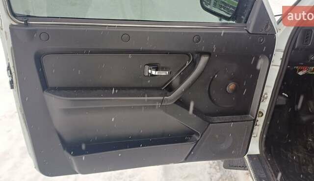 Белый ВАЗ 21214, объемом двигателя 1.69 л и пробегом 113 тыс. км за 4999 $, фото 2 на Automoto.ua