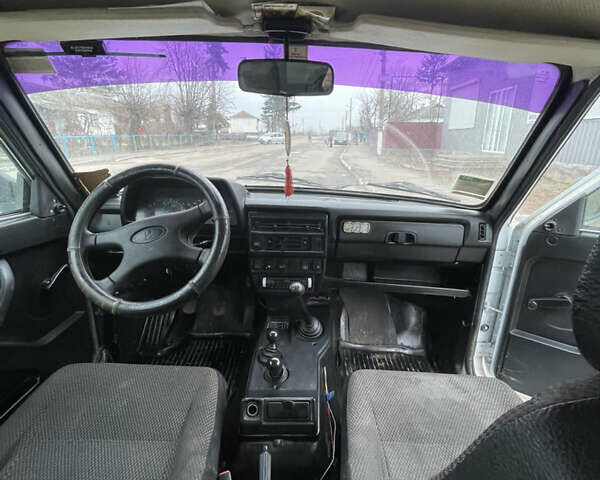 Белый ВАЗ 21214, объемом двигателя 1.7 л и пробегом 107 тыс. км за 6000 $, фото 6 на Automoto.ua