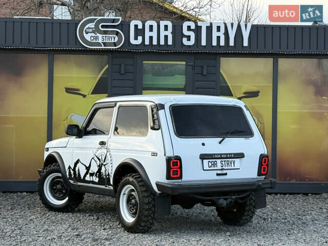 Белый ВАЗ 21214, объемом двигателя 1.7 л и пробегом 113 тыс. км за 4999 $, фото 2 на Automoto.ua