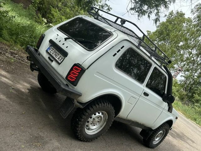 Белый ВАЗ 21214, объемом двигателя 1.7 л и пробегом 270 тыс. км за 4799 $, фото 3 на Automoto.ua