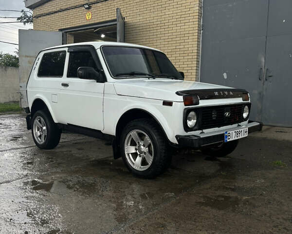 Білий ВАЗ 21214, об'ємом двигуна 1.7 л та пробігом 182 тис. км за 4100 $, фото 7 на Automoto.ua