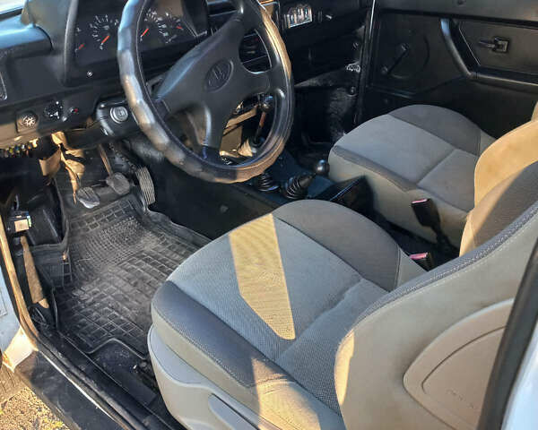 Білий ВАЗ 21214, об'ємом двигуна 1.7 л та пробігом 182 тис. км за 4100 $, фото 4 на Automoto.ua