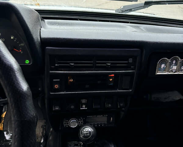 Білий ВАЗ 21214, об'ємом двигуна 1.69 л та пробігом 183 тис. км за 3900 $, фото 7 на Automoto.ua