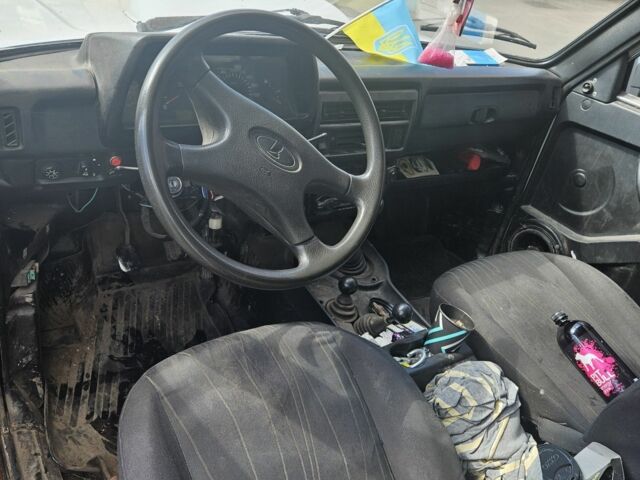 Білий ВАЗ 21214, об'ємом двигуна 2 л та пробігом 198 тис. км за 3000 $, фото 5 на Automoto.ua