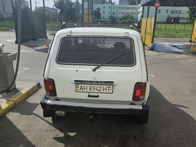 Білий ВАЗ 21214, об'ємом двигуна 2 л та пробігом 198 тис. км за 3000 $, фото 3 на Automoto.ua