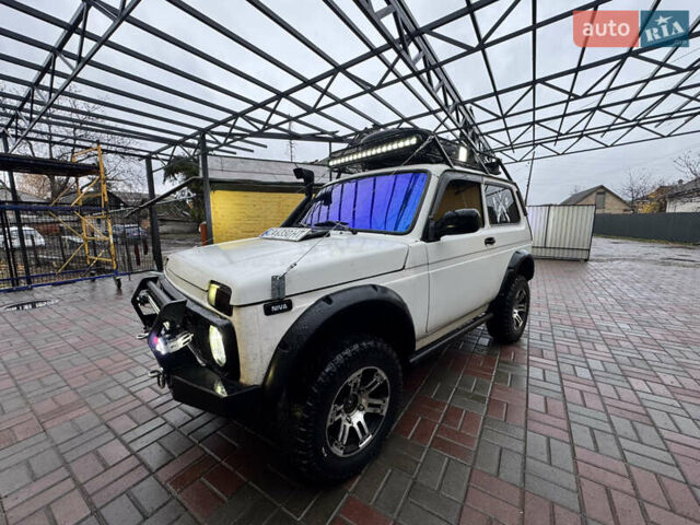 Белый ВАЗ 21214, объемом двигателя 1.7 л и пробегом 110 тыс. км за 6000 $, фото 11 на Automoto.ua