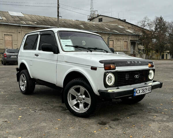 Білий ВАЗ 21214, об'ємом двигуна 1.69 л та пробігом 183 тис. км за 3900 $, фото 9 на Automoto.ua