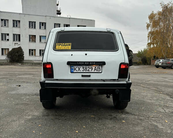 Білий ВАЗ 21214, об'ємом двигуна 1.69 л та пробігом 183 тис. км за 3900 $, фото 13 на Automoto.ua