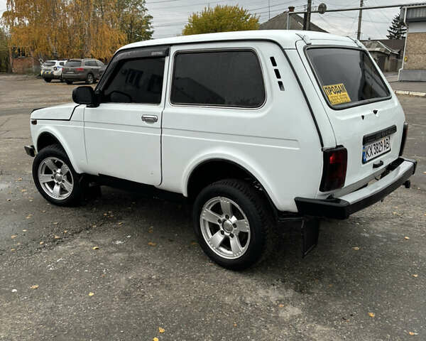 Білий ВАЗ 21214, об'ємом двигуна 1.69 л та пробігом 183 тис. км за 3900 $, фото 14 на Automoto.ua