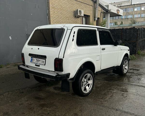 Білий ВАЗ 21214, об'ємом двигуна 1.7 л та пробігом 182 тис. км за 4100 $, фото 6 на Automoto.ua