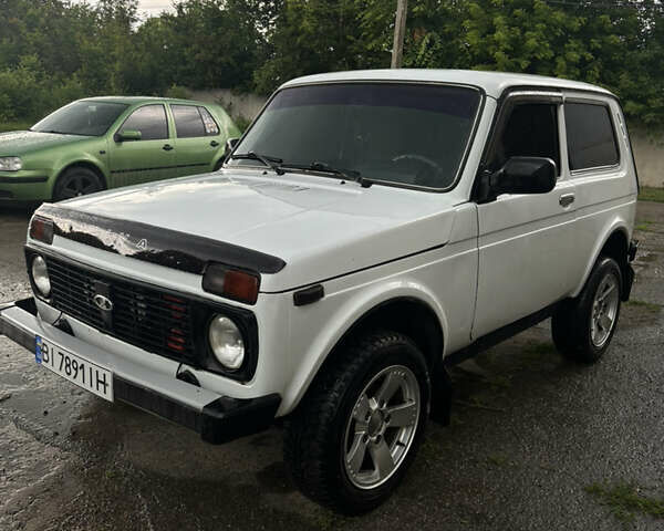 Білий ВАЗ 21214, об'ємом двигуна 1.7 л та пробігом 182 тис. км за 4100 $, фото 9 на Automoto.ua