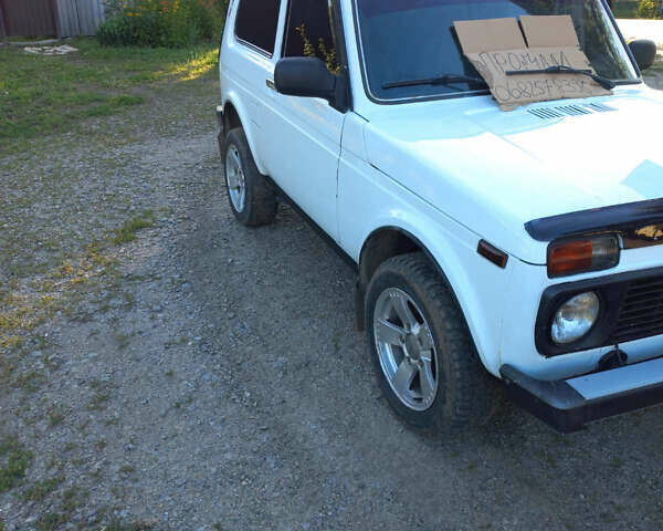 Білий ВАЗ 21214, об'ємом двигуна 1.7 л та пробігом 182 тис. км за 4100 $, фото 1 на Automoto.ua