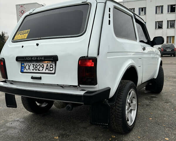 Білий ВАЗ 21214, об'ємом двигуна 1.69 л та пробігом 183 тис. км за 3900 $, фото 6 на Automoto.ua