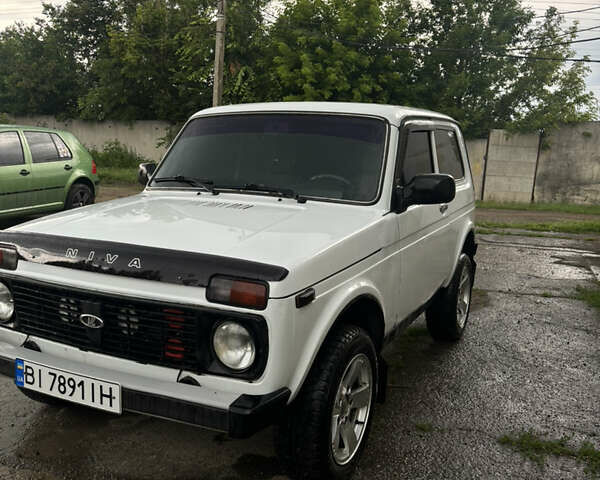 Білий ВАЗ 21214, об'ємом двигуна 1.7 л та пробігом 182 тис. км за 4100 $, фото 10 на Automoto.ua