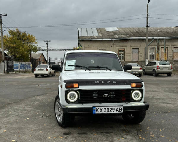 Білий ВАЗ 21214, об'ємом двигуна 1.69 л та пробігом 183 тис. км за 3900 $, фото 1 на Automoto.ua