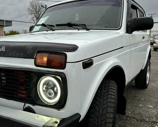 Білий ВАЗ 21214, об'ємом двигуна 1.69 л та пробігом 183 тис. км за 3900 $, фото 2 на Automoto.ua