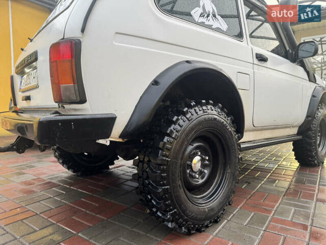 Белый ВАЗ 21214, объемом двигателя 1.7 л и пробегом 110 тыс. км за 6000 $, фото 4 на Automoto.ua