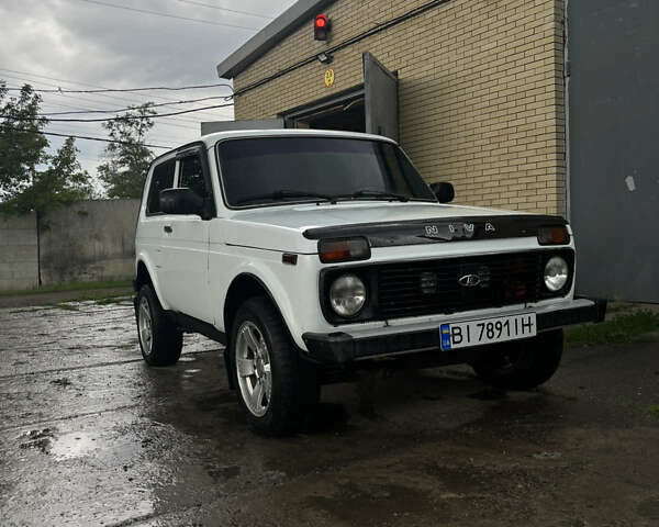 Білий ВАЗ 21214, об'ємом двигуна 1.7 л та пробігом 182 тис. км за 4100 $, фото 5 на Automoto.ua