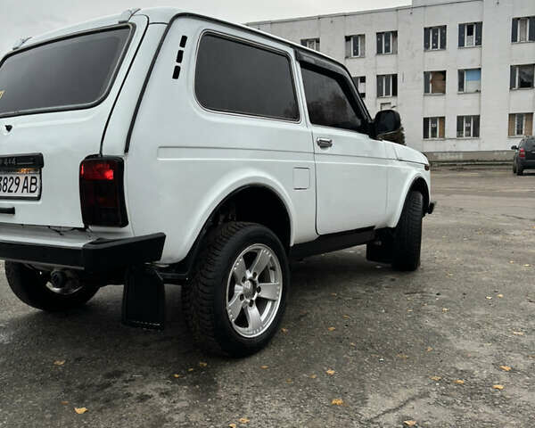 Білий ВАЗ 21214, об'ємом двигуна 1.69 л та пробігом 183 тис. км за 3900 $, фото 11 на Automoto.ua