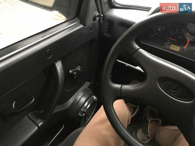 Білий ВАЗ 21214, об'ємом двигуна 1.69 л та пробігом 112 тис. км за 5500 $, фото 12 на Automoto.ua
