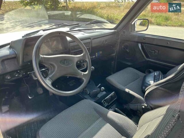 Білий ВАЗ 21214, об'ємом двигуна 1.7 л та пробігом 121 тис. км за 2999 $, фото 9 на Automoto.ua
