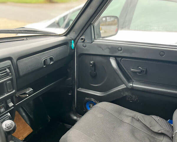 Білий ВАЗ 21214, об'ємом двигуна 1.7 л та пробігом 98 тис. км за 4500 $, фото 5 на Automoto.ua