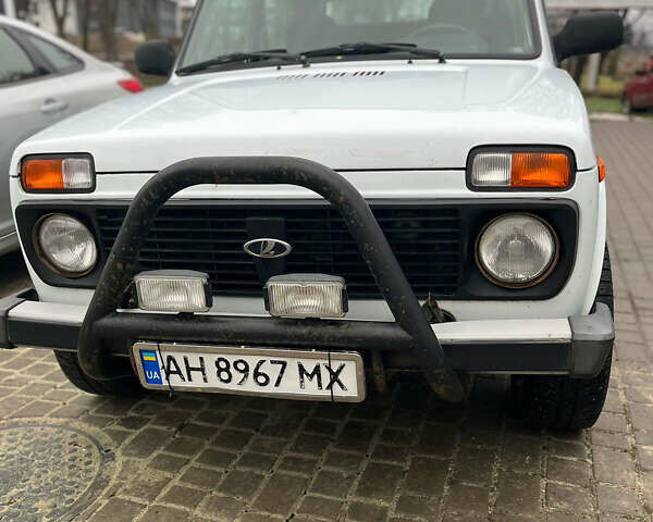 Білий ВАЗ 21214, об'ємом двигуна 1.7 л та пробігом 98 тис. км за 4500 $, фото 1 на Automoto.ua