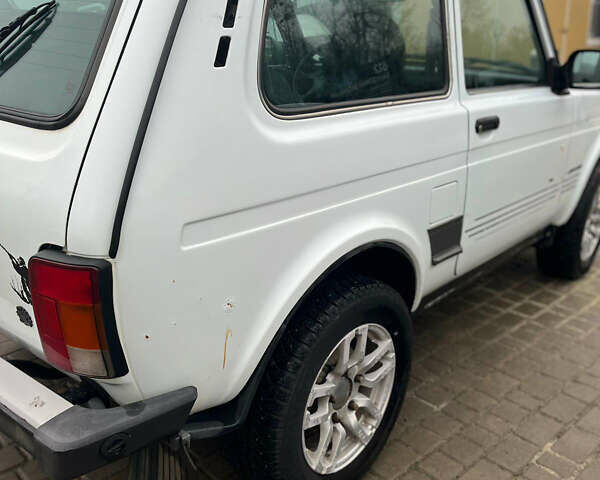 Білий ВАЗ 21214, об'ємом двигуна 1.7 л та пробігом 98 тис. км за 4500 $, фото 4 на Automoto.ua