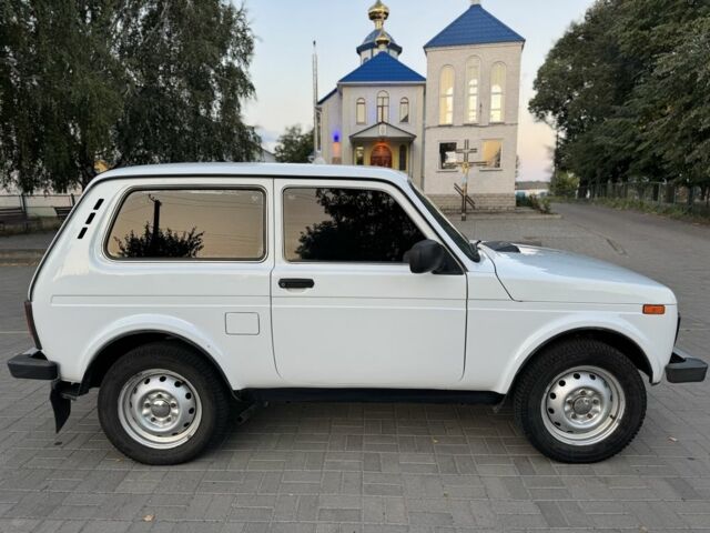 Белый ВАЗ 21214, объемом двигателя 1.7 л и пробегом 200 тыс. км за 4200 $, фото 7 на Automoto.ua