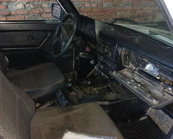 Білий ВАЗ 21214, об'ємом двигуна 1.69 л та пробігом 252 тис. км за 3000 $, фото 4 на Automoto.ua