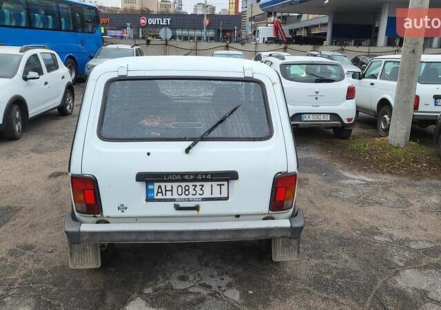Білий ВАЗ 21214, об'ємом двигуна 1.69 л та пробігом 100 тис. км за 3800 $, фото 3 на Automoto.ua