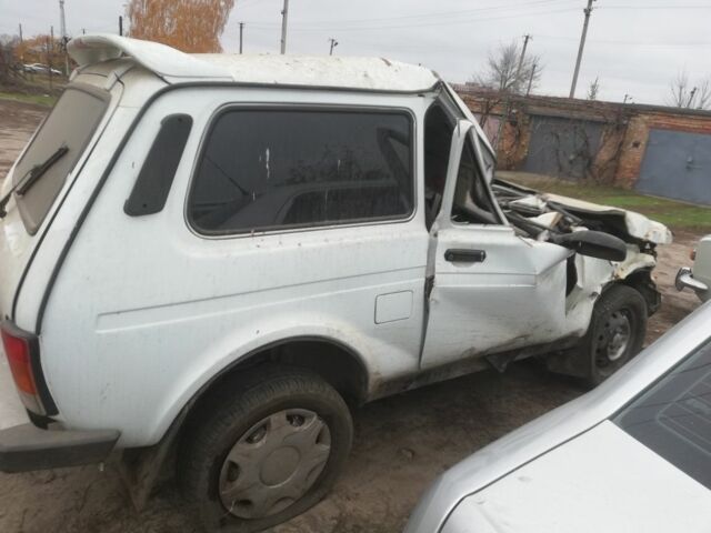 Белый ВАЗ 21214, объемом двигателя 1.7 л и пробегом 120 тыс. км за 1600 $, фото 5 на Automoto.ua