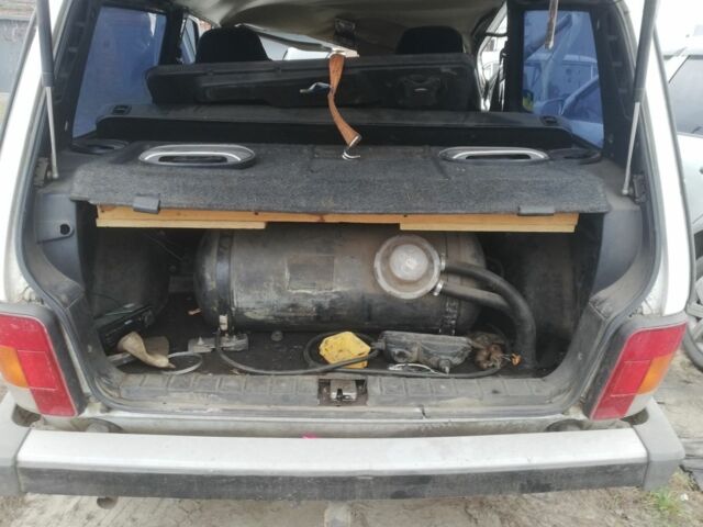 Белый ВАЗ 21214, объемом двигателя 1.7 л и пробегом 120 тыс. км за 1600 $, фото 4 на Automoto.ua