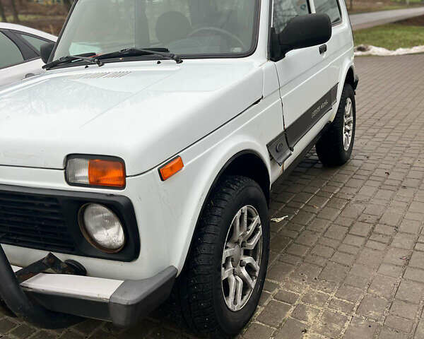 Білий ВАЗ 21214, об'ємом двигуна 1.7 л та пробігом 98 тис. км за 4500 $, фото 10 на Automoto.ua