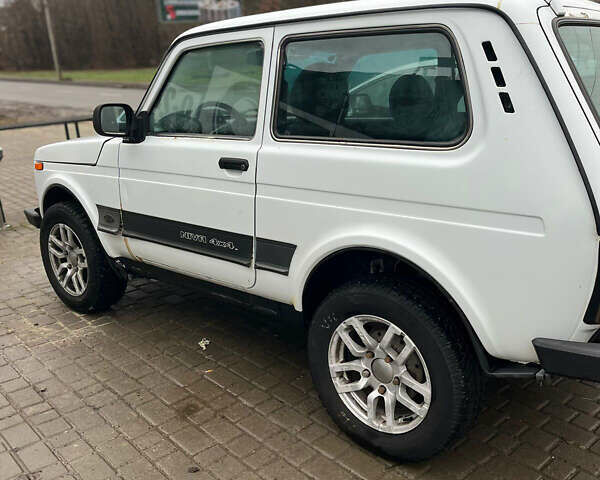 Білий ВАЗ 21214, об'ємом двигуна 1.7 л та пробігом 98 тис. км за 4500 $, фото 9 на Automoto.ua