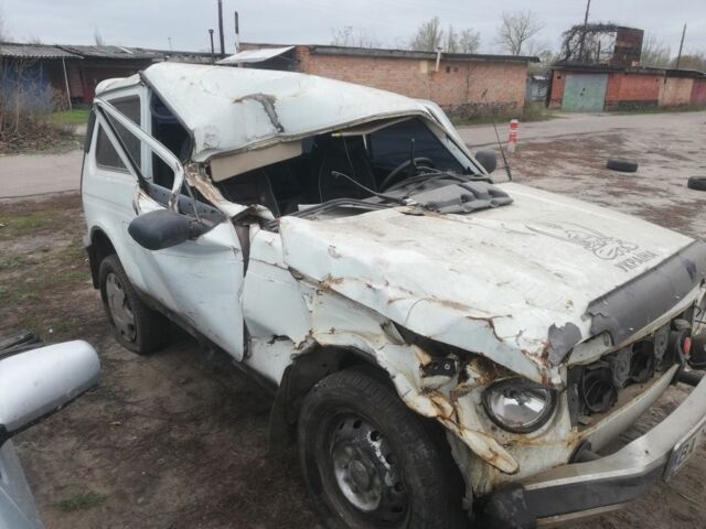 Белый ВАЗ 21214, объемом двигателя 1.7 л и пробегом 120 тыс. км за 1600 $, фото 2 на Automoto.ua